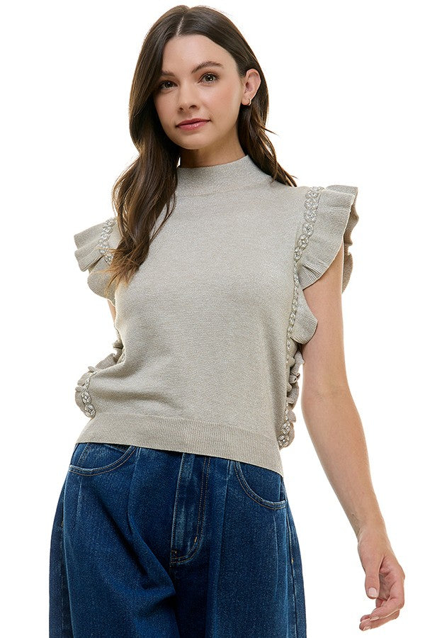 Short ruffle sweater